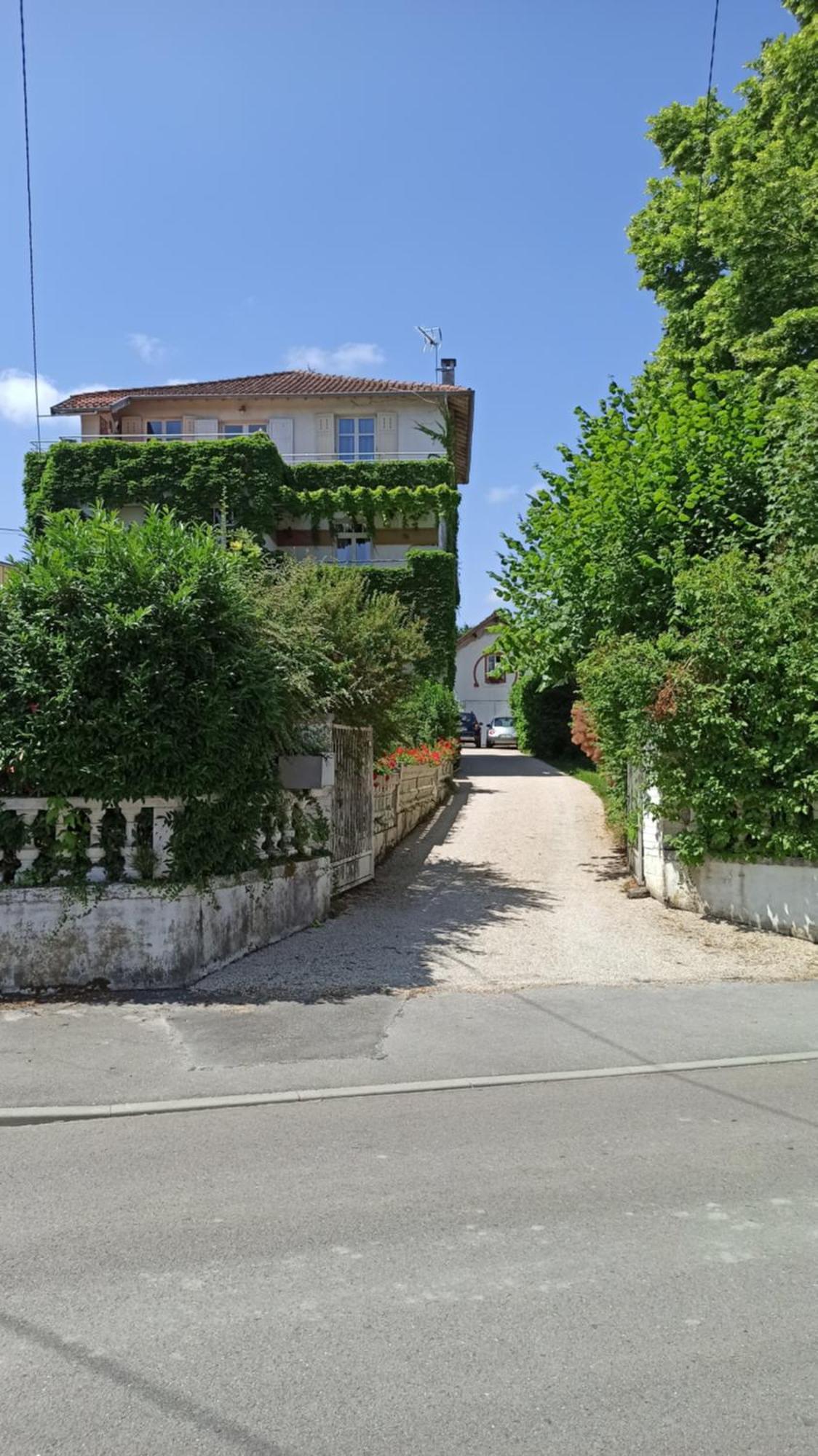 Une Tiny House à découvrir au cœur de la cité ! Contrexéville Exterior foto